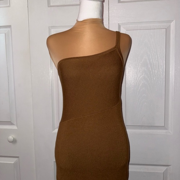 NWOT House of Harlow 1960 Womens XS Rib Knit Midi Dress One Shoulder Brown Slit - Picture 2 of 5